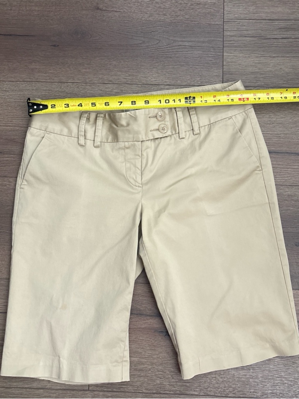 Old Navy Beige Women's Bermuda Shorts - Picture 4 of 6